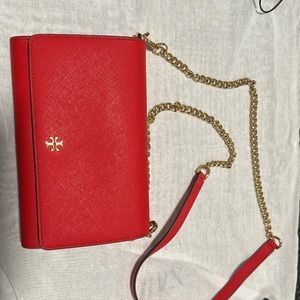 TORY BURCH  chain wallet/ CROSSBODY WOC purse in red color saffiano leather.